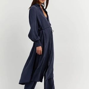 RIO NAVY LONGLINE SHIRT size 4